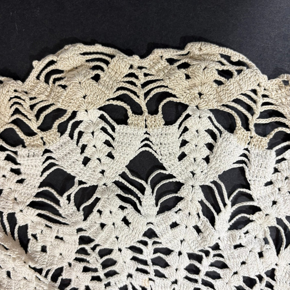 White Round Doily Table Topper Handmade Floral Pattern Lace Vintage Retro 17" - Picture 3 of 10